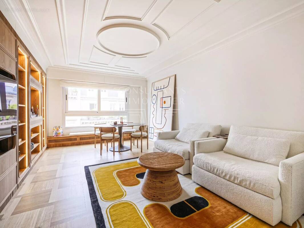 Appartement à PARIS-8E