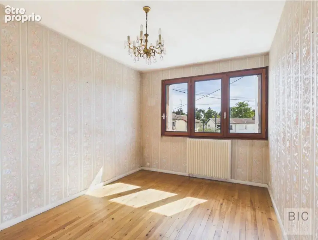 A vendre maison à rafraîchir avec garage, véranda et jardin - photo 12