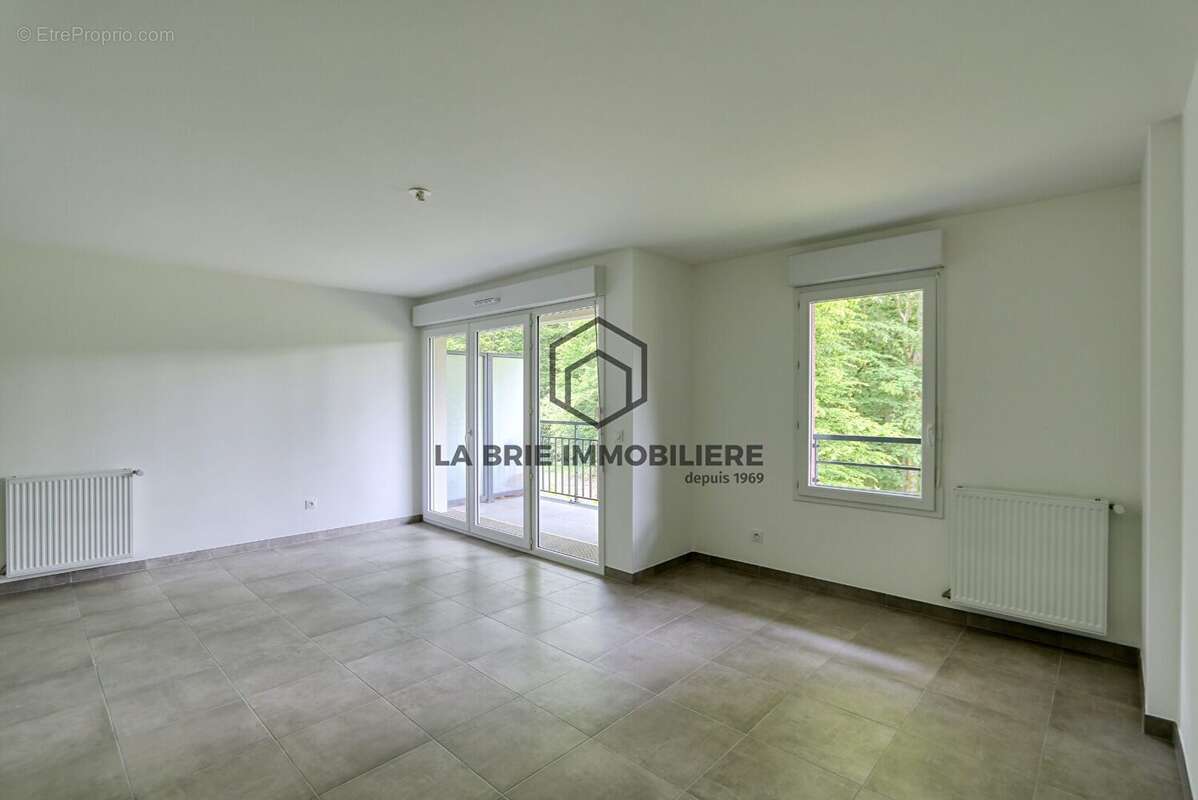 Appartement 80 m² à Emerainville  - photo 4