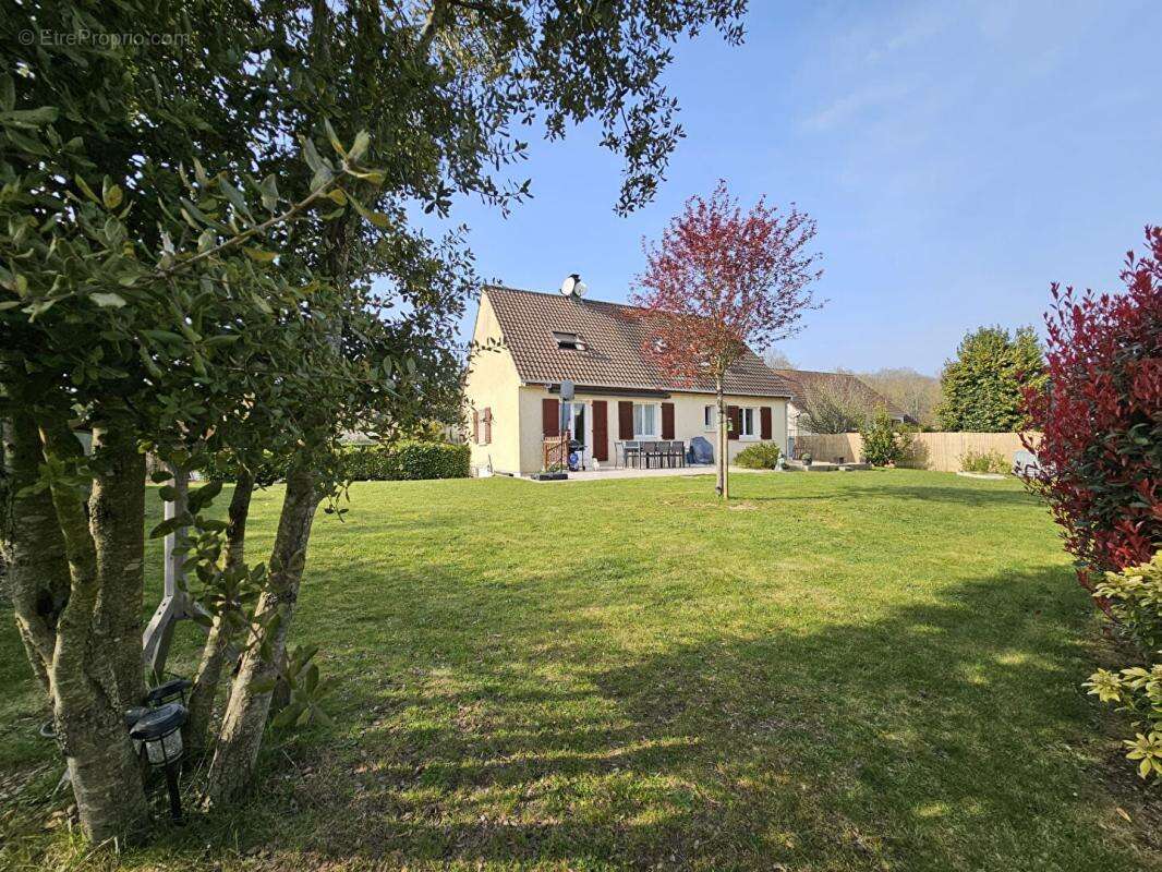 Maison à HOUDAN