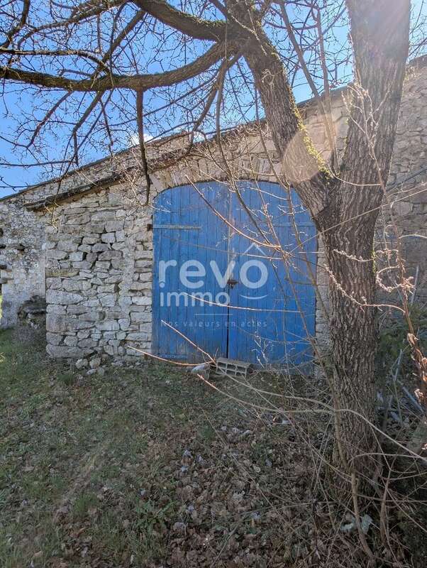 Maison à ROCHE-SAINT-SECRET-BECONNE