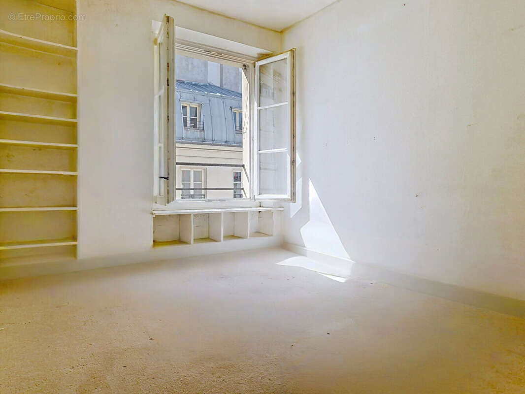 Appartement à PARIS-1E