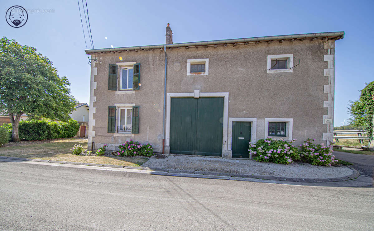 Maison de charme de 165 m2 avec dépendances - photo 34