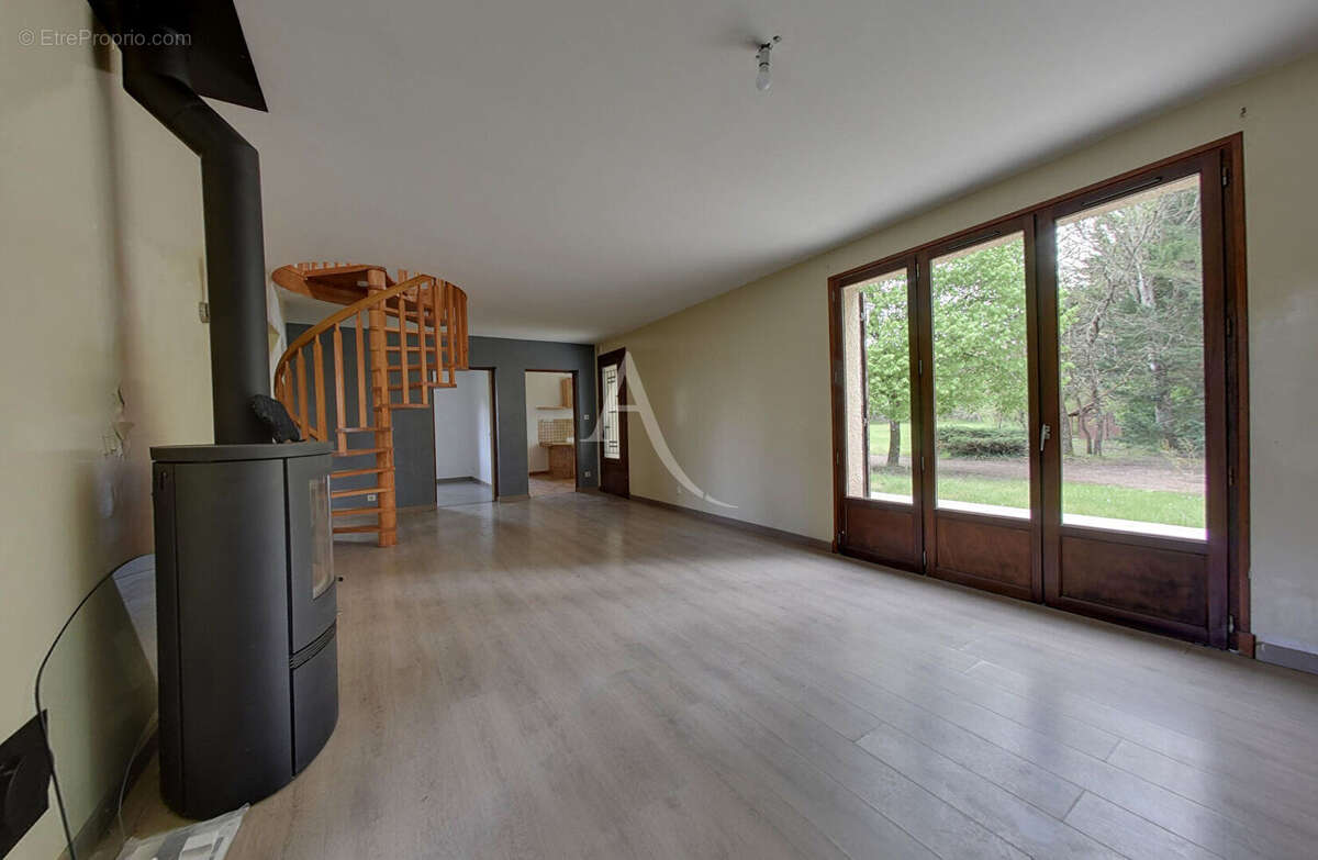 Maison à NEGREPELISSE