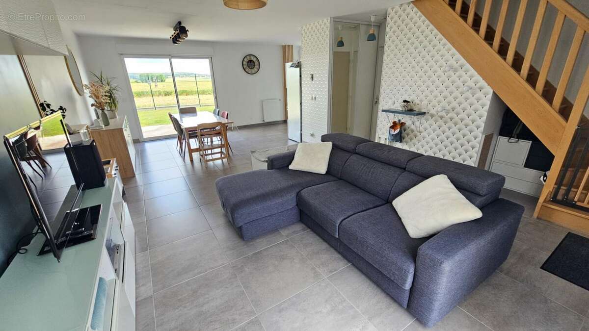 Maison à LA QUEUE-LES-YVELINES