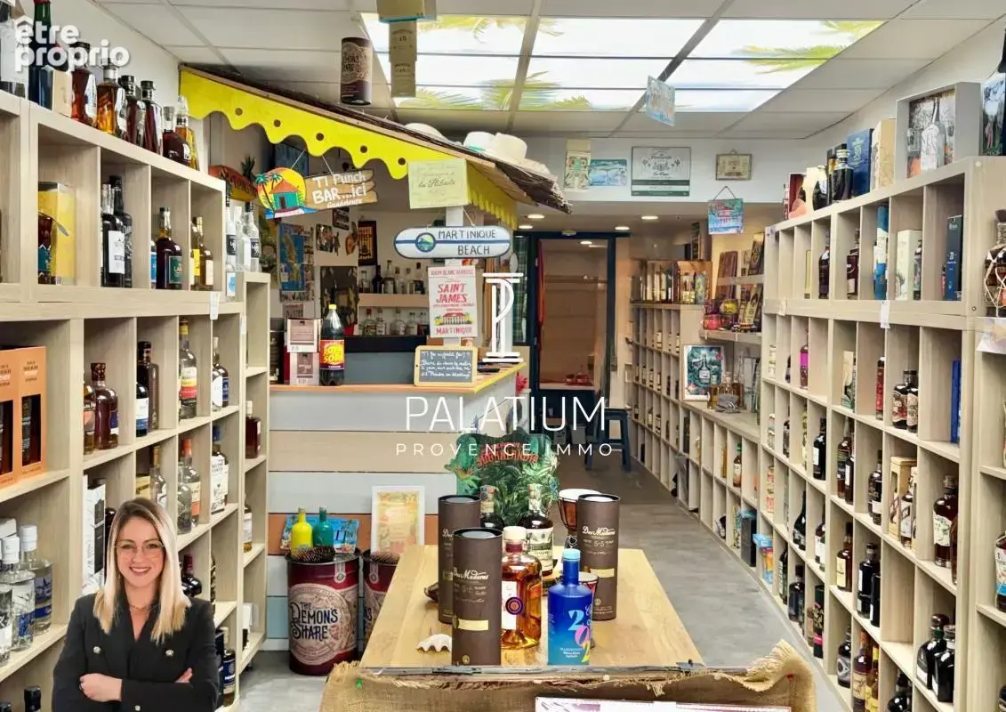 Local commercial avec vitrine d'angle, Salon-de-Provence - photo 3
