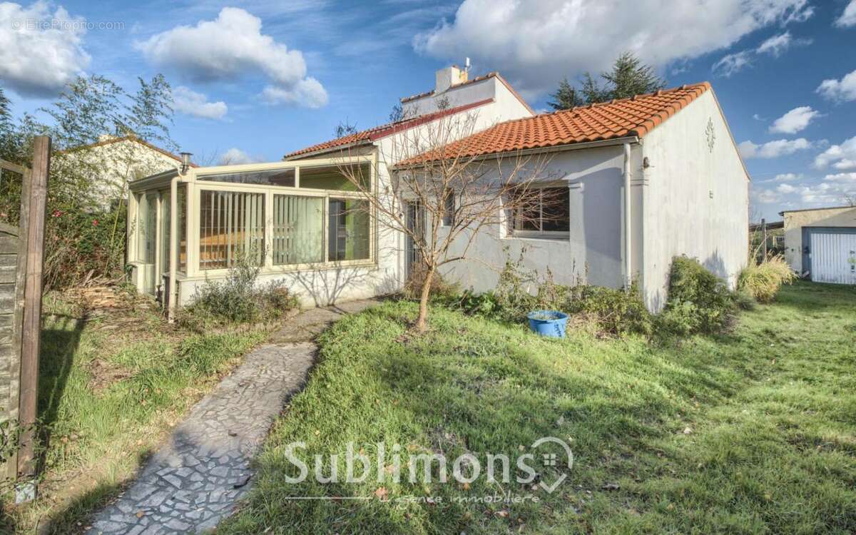 Maison à LA CHAPELLE-BASSE-MER