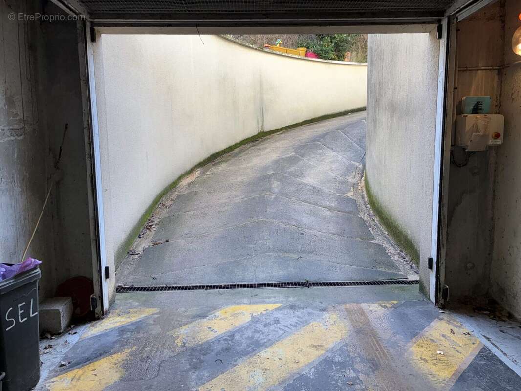 Parking à RUEIL-MALMAISON