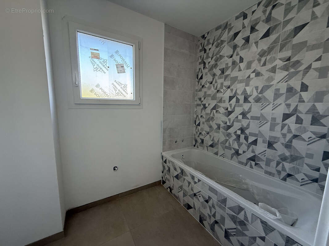 Maison à EYZIN-PINET