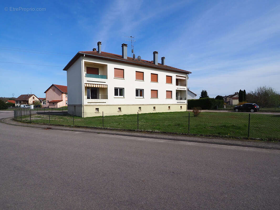 Appartement T3 75M² avec garage et terrain - photo 3