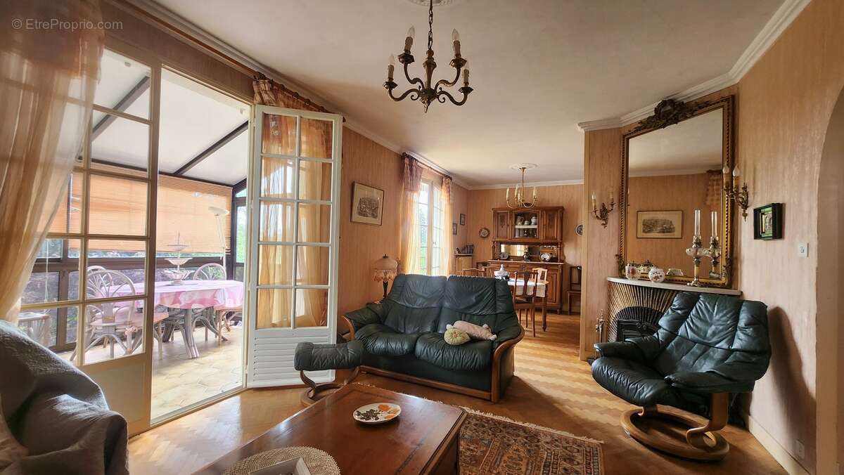 Maison à SAINT-JUST-LE-MARTEL