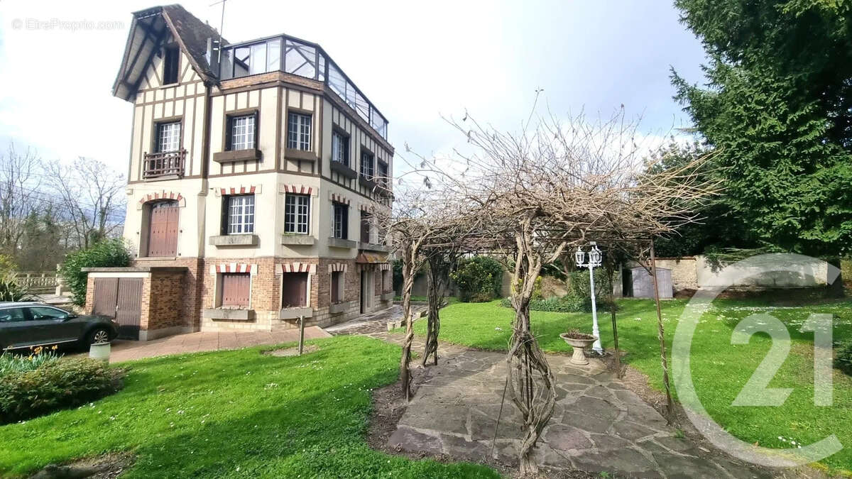 Maison à SAINT-MAUR-DES-FOSSES
