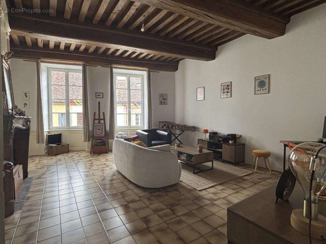 SEMUR EN AUXOIS centre-ville : appartement quatre piéces, 93m², avec une terrasse. Prix : 155 000€ - photo 3