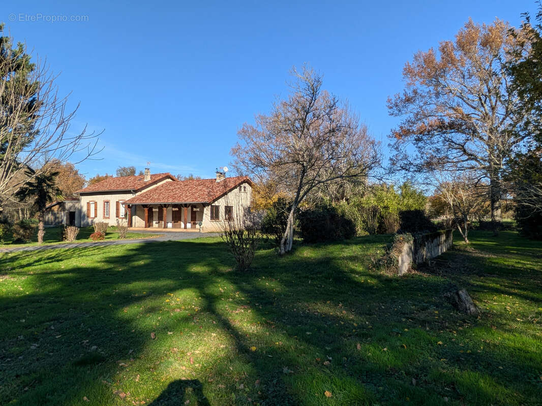 Maison à LABRUGUIERE