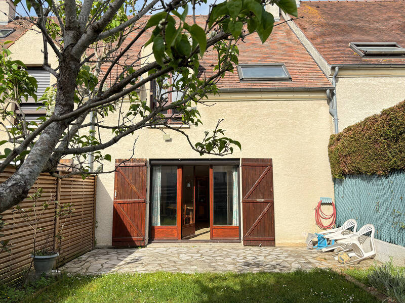 Maison à VERRIERES-LE-BUISSON