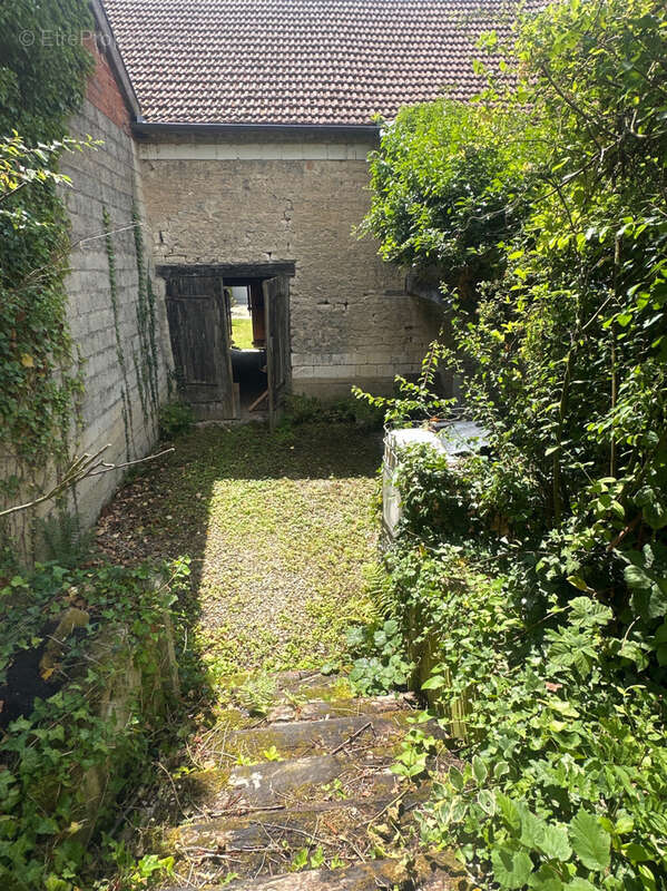 Maison à LES GRANDES-LOGES