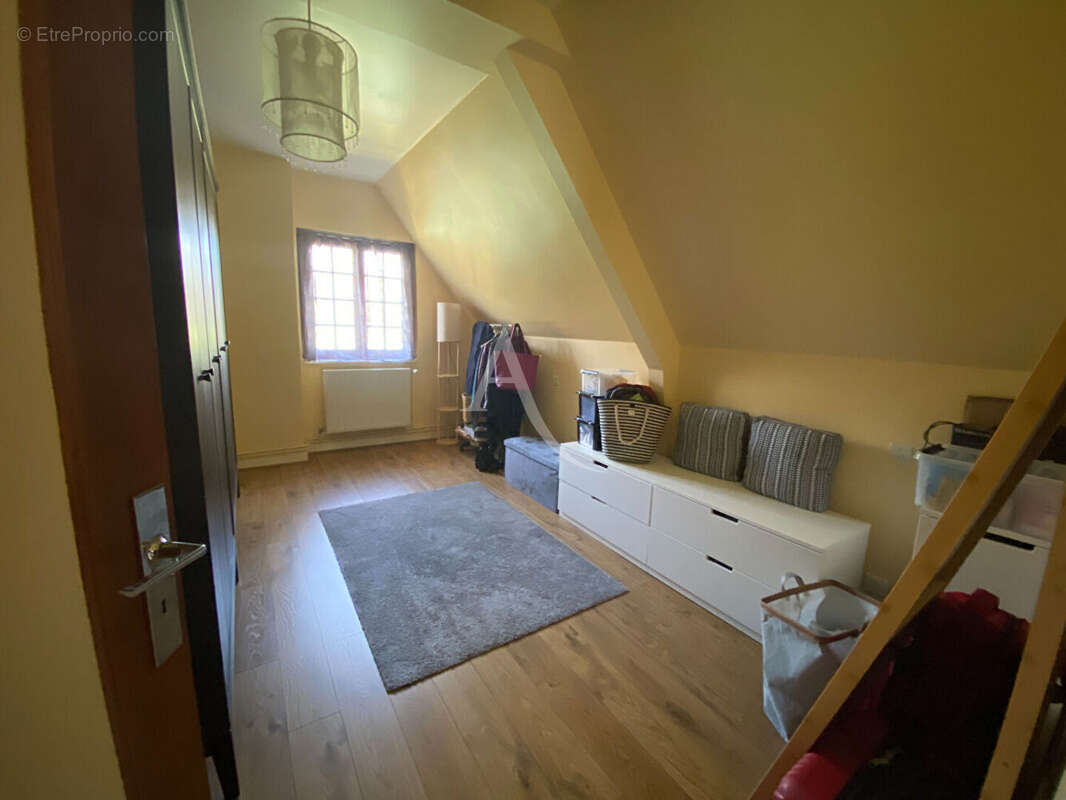 Belle maison de 250m² avec piscine dans environnement privilégié - photo 10