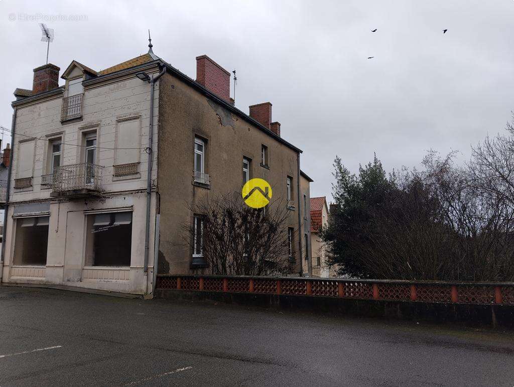 Maison à LURCY-LEVIS