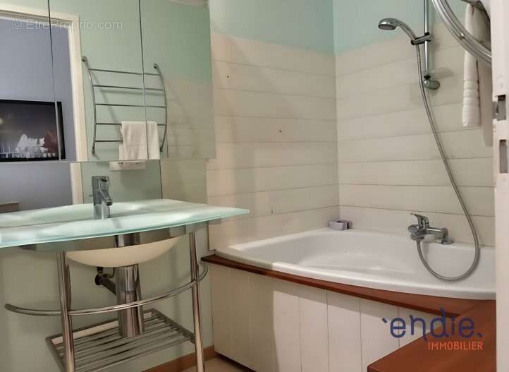 Appartement à EAUX-BONNES