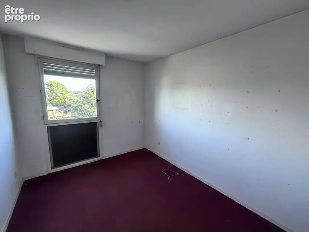 5 pieces 92m2 - a renover avec cave & parking - photo 10
