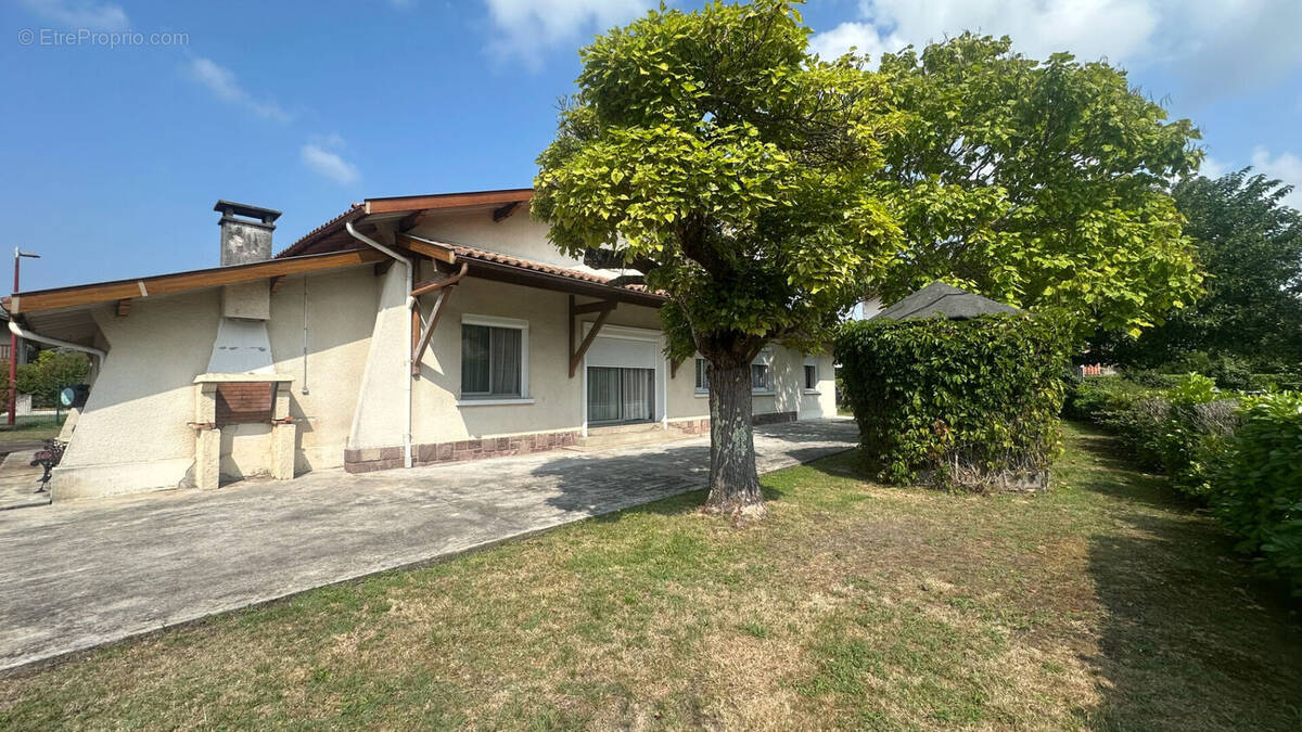 Maison à PARENTIS-EN-BORN