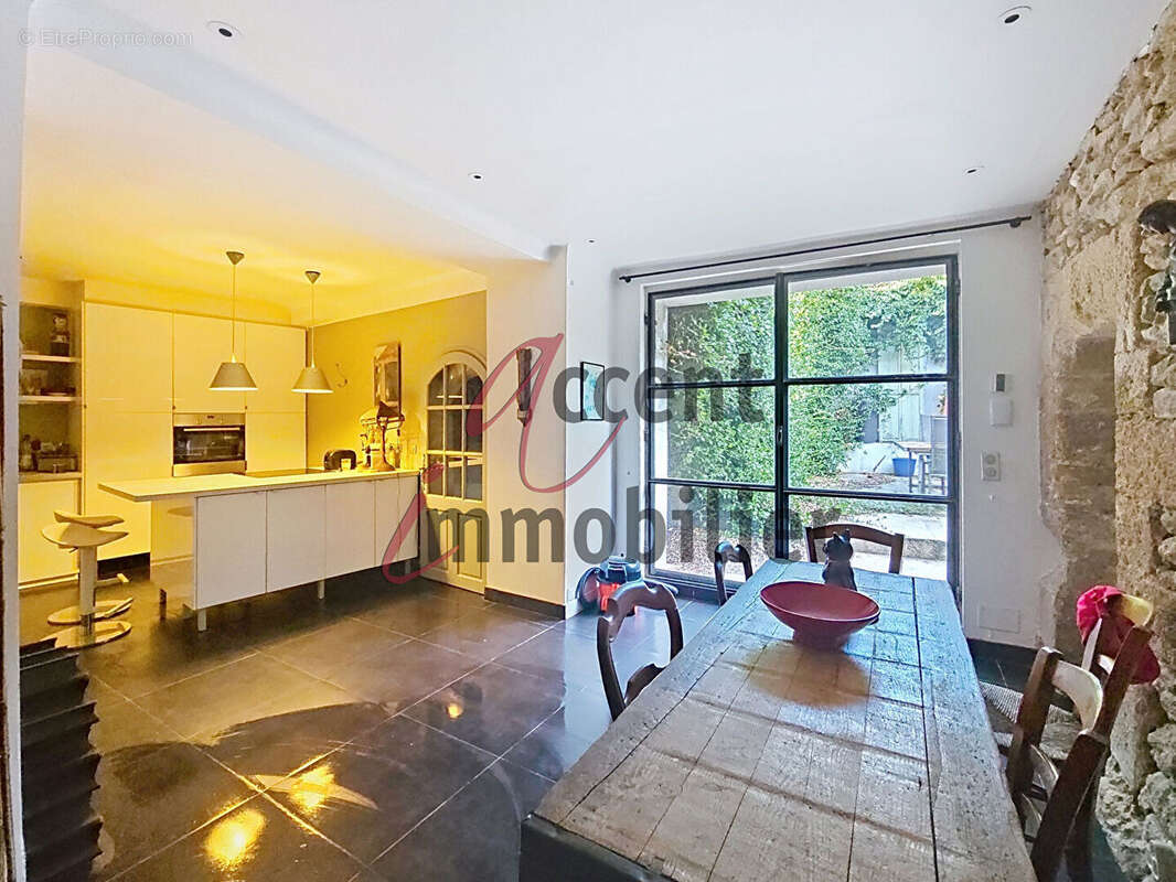 Maison à L&#039;ISLE-SUR-LA-SORGUE