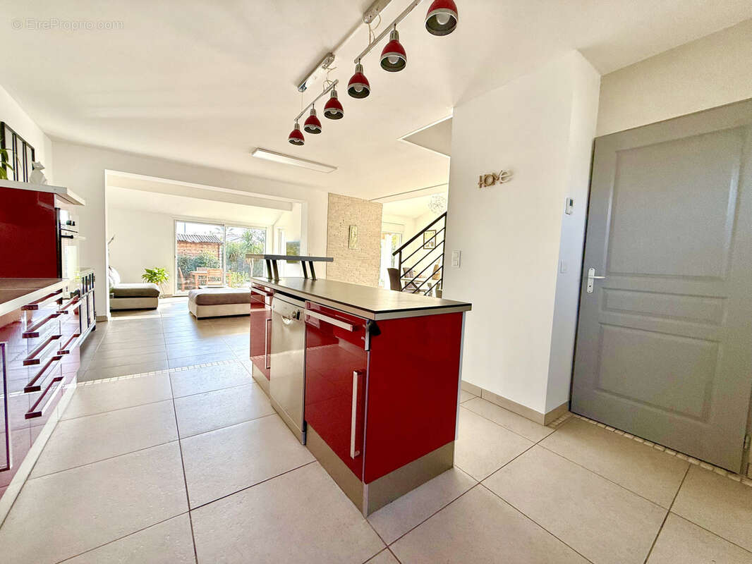 Maison à VIC-LA-GARDIOLE