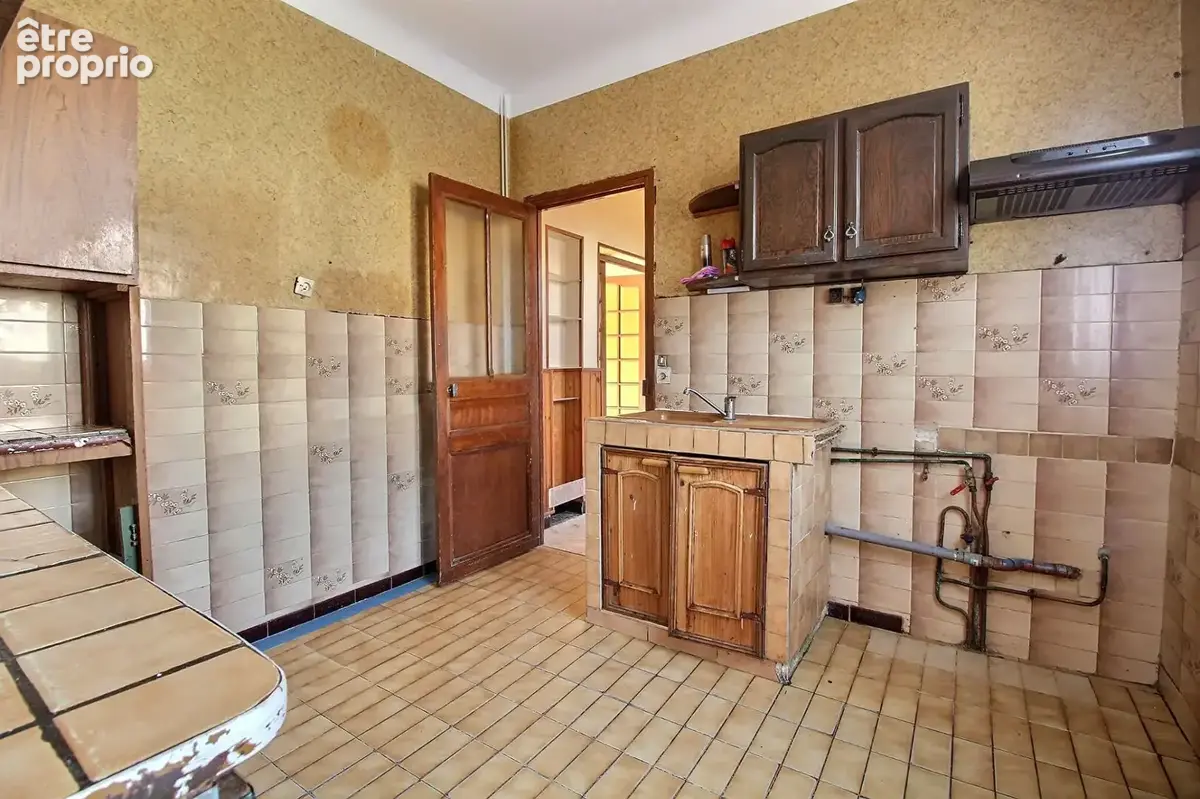 Grande maison familiale avec jardins, garage et fort potentiel - photo 5