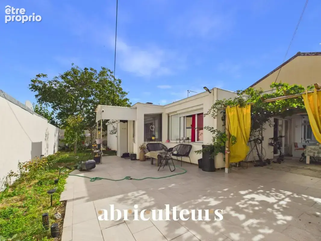 Maison familiale de plain pied - 5 chambres - 134 m²  - avec jardin, terrasse et 3 stationnements — Bezons - photo 4