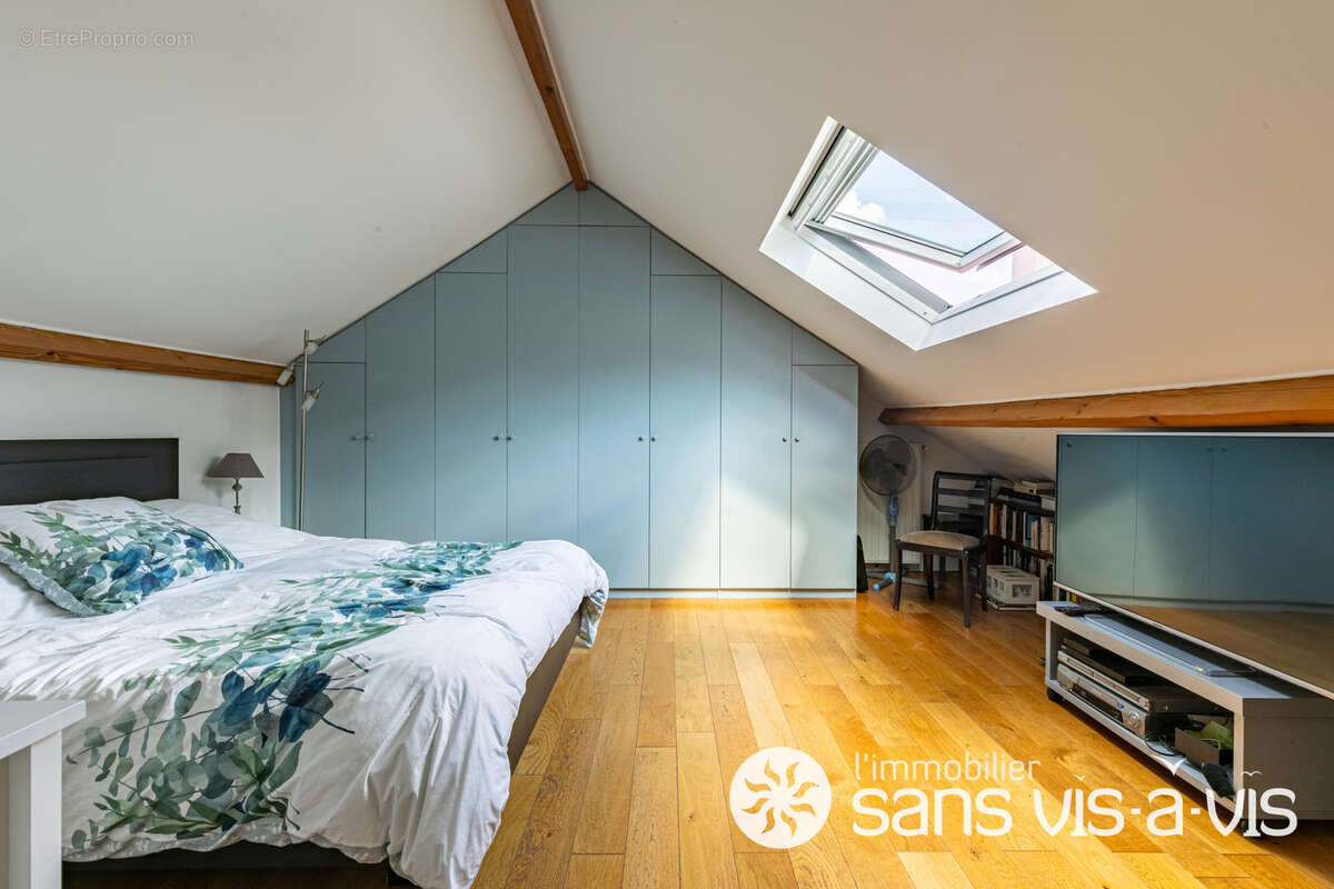 Maison à COURBEVOIE