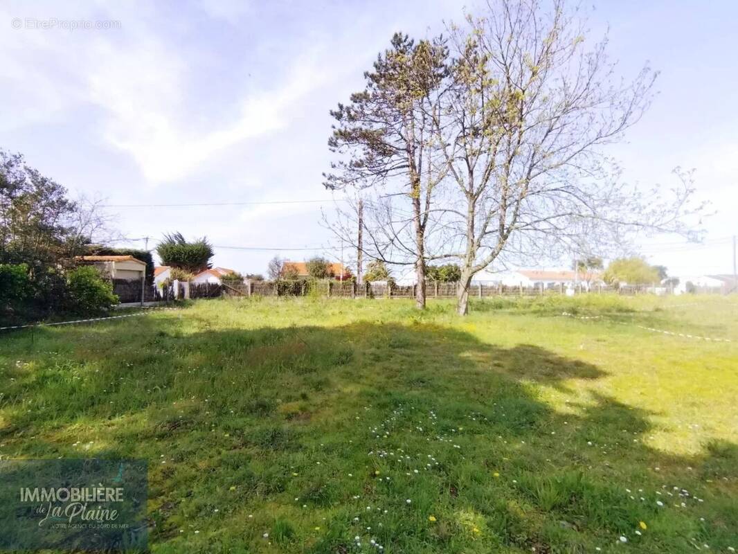 Terrain à LA PLAINE-SUR-MER