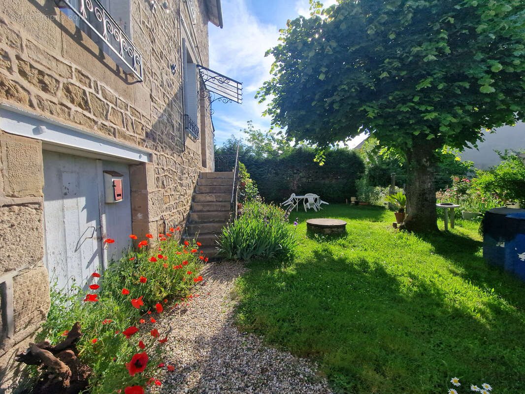 Immeuble de rapport avec jardin et garages - photo 4