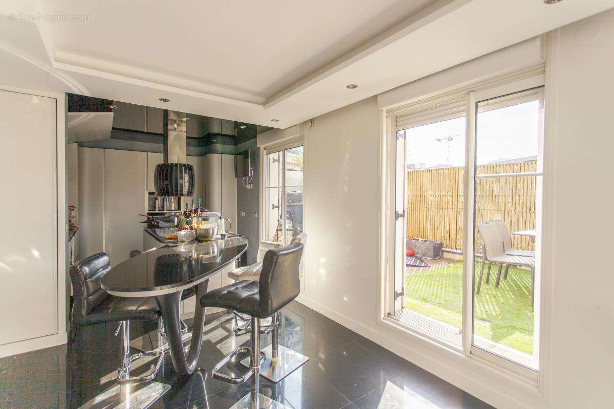 Appartement à LA GARENNE-COLOMBES