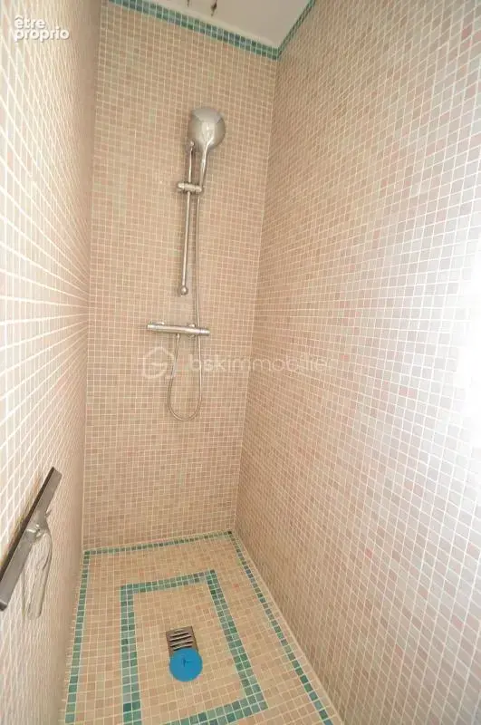 Belle villa familiale avec piscine, 151 m² et carport - photo 17