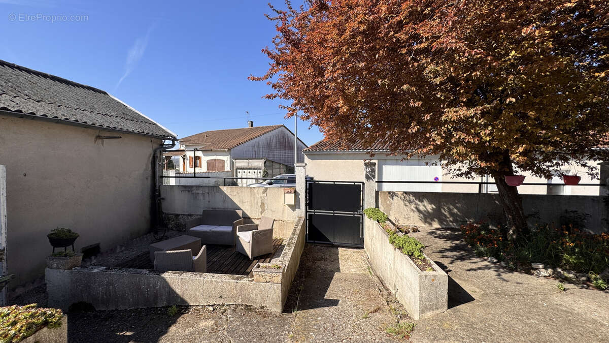 Maison à BARBEZIEUX-SAINT-HILAIRE