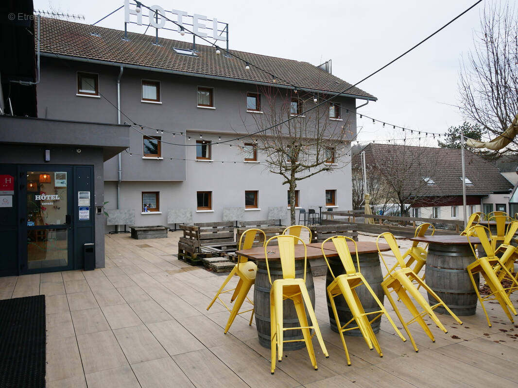 Commerce à VILLY-LE-PELLOUX