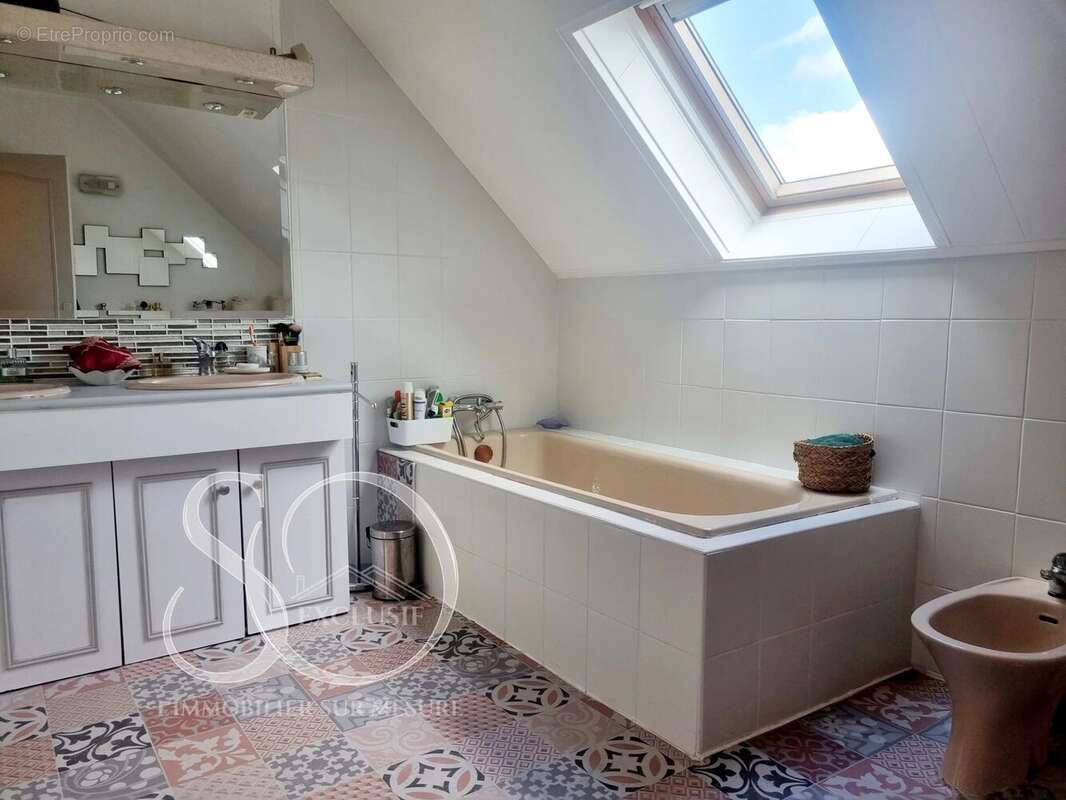 Maison à MEZIERES-SUR-SEINE