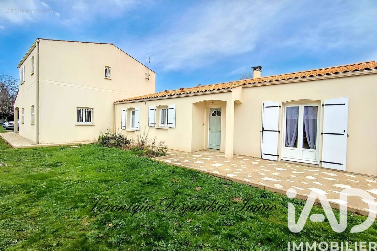 Photo 1 - Maison à SAINTES