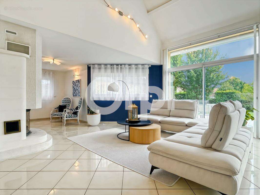 Maison à SAINT-SEBASTIEN-DE-MORSENT