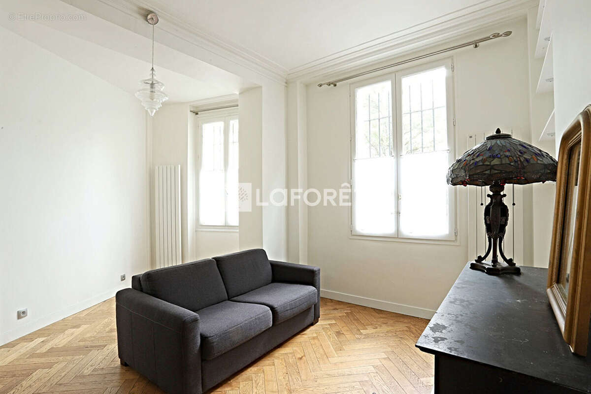 Appartement à PARIS-14E