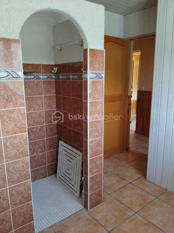 Maison avec garage et grange sur 8000m2 de terrain - photo 13
