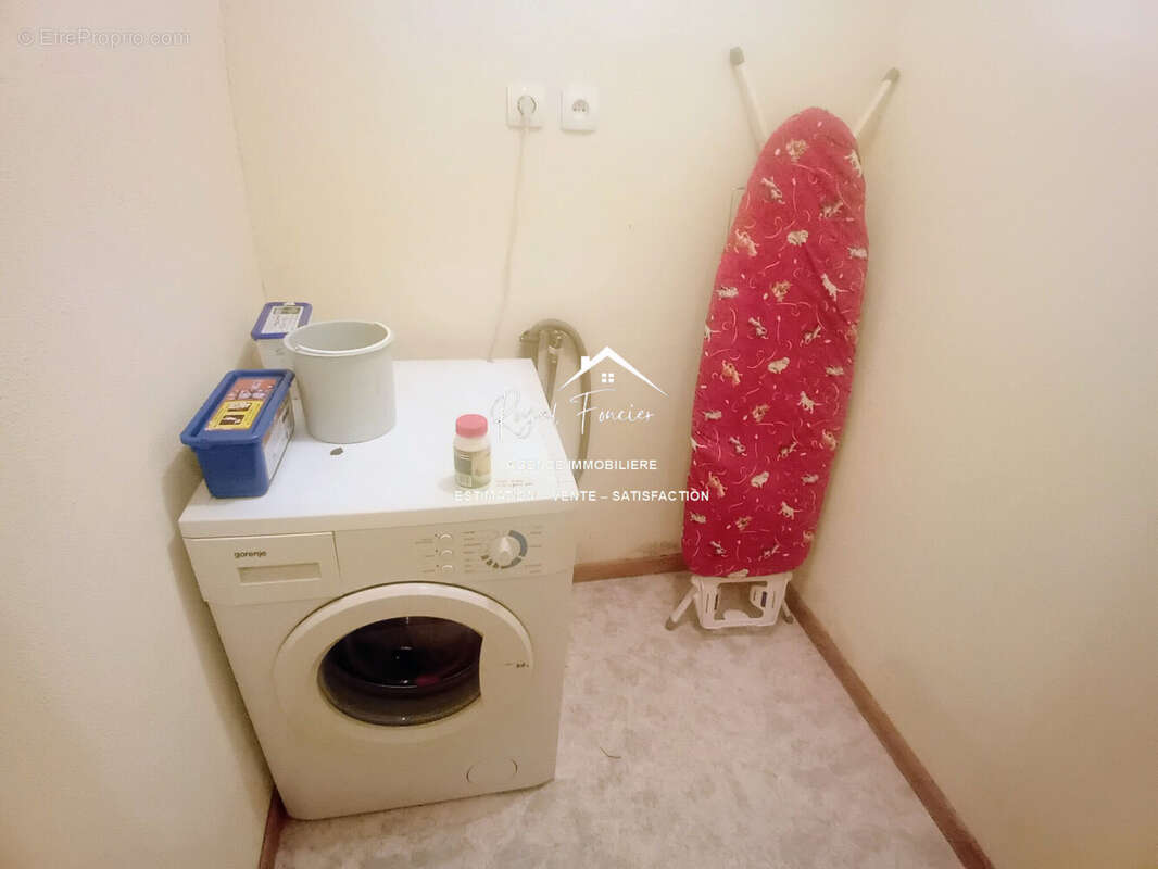 RDC : espace buanderie - Maison à YZEURES-SUR-CREUSE