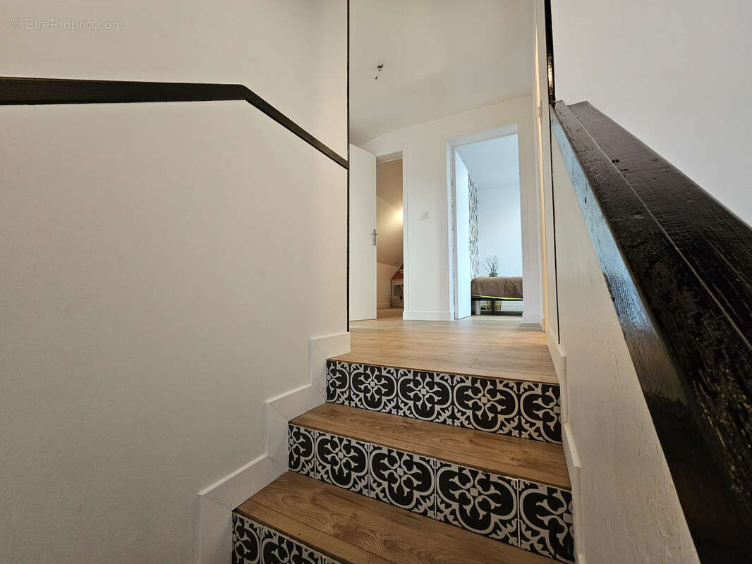 Maison à SAINT-DENIS-DE-L'HOTEL