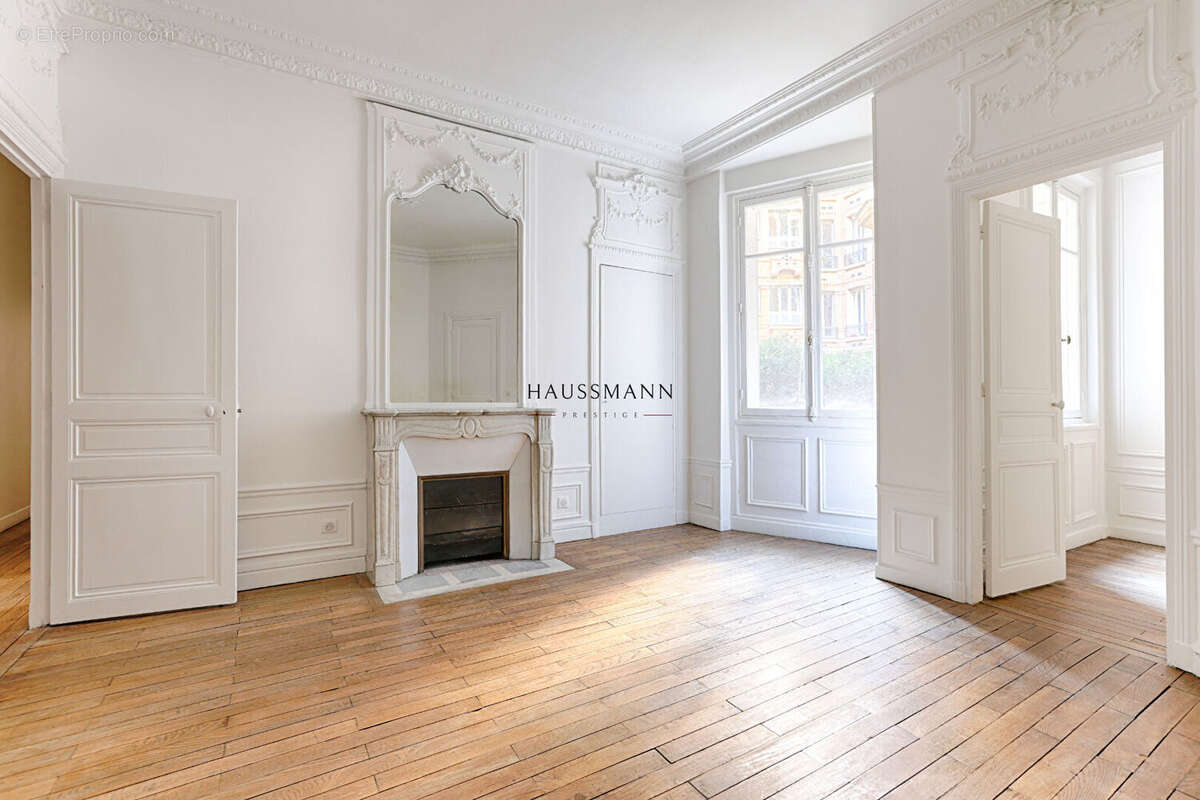 Appartement à PARIS-16E