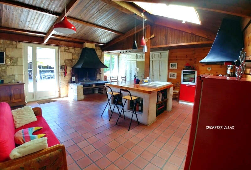 Maison à FARGUES-SAINT-HILAIRE