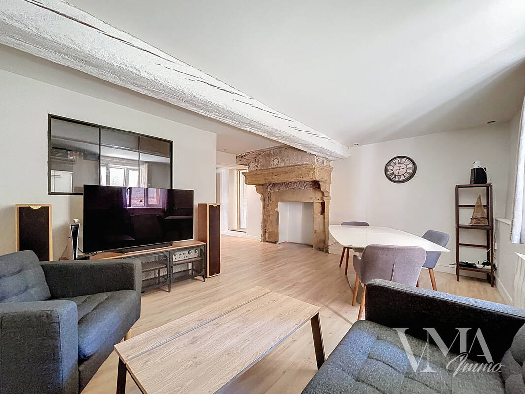 Appartement à SAINT-GENIS-LES-OLLIERES