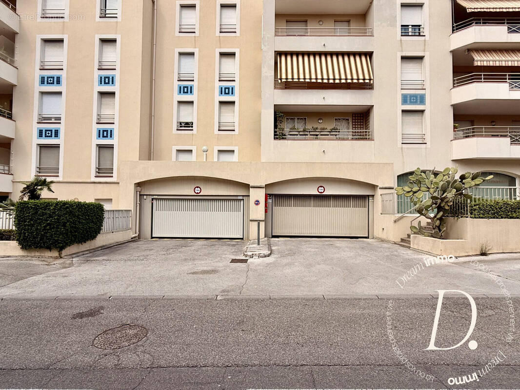 Parking à HYERES