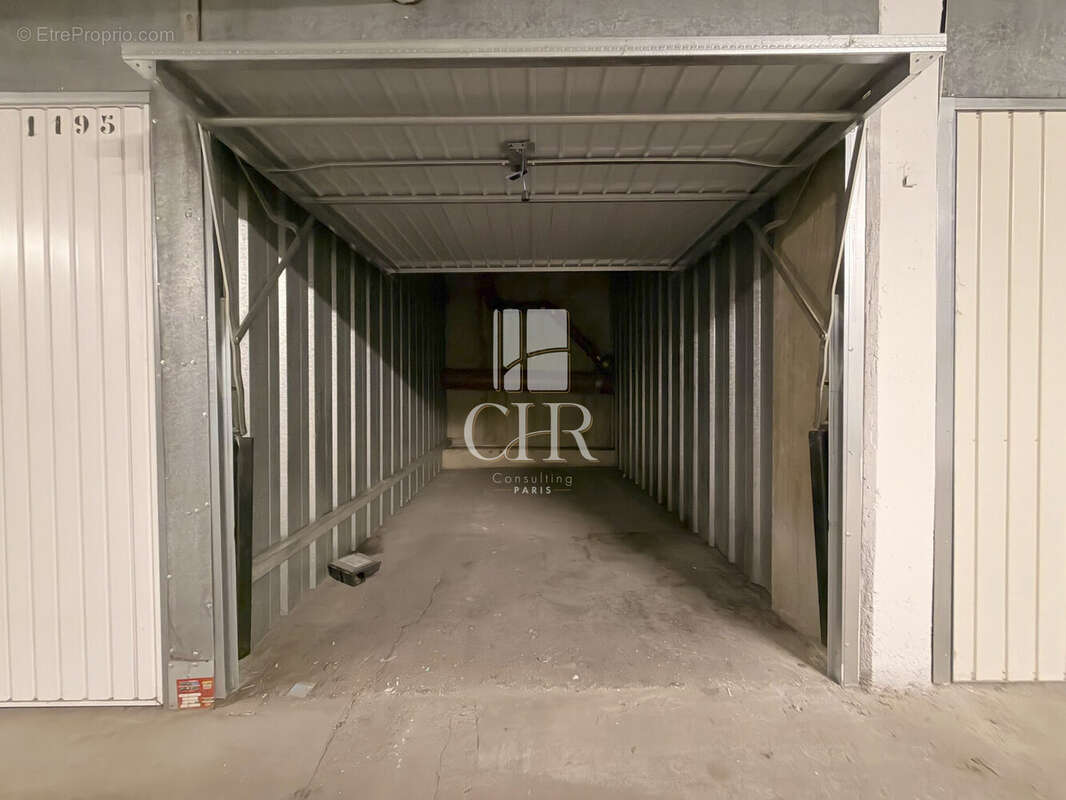 Parking 10 m² à Paris-11e  - photo 3