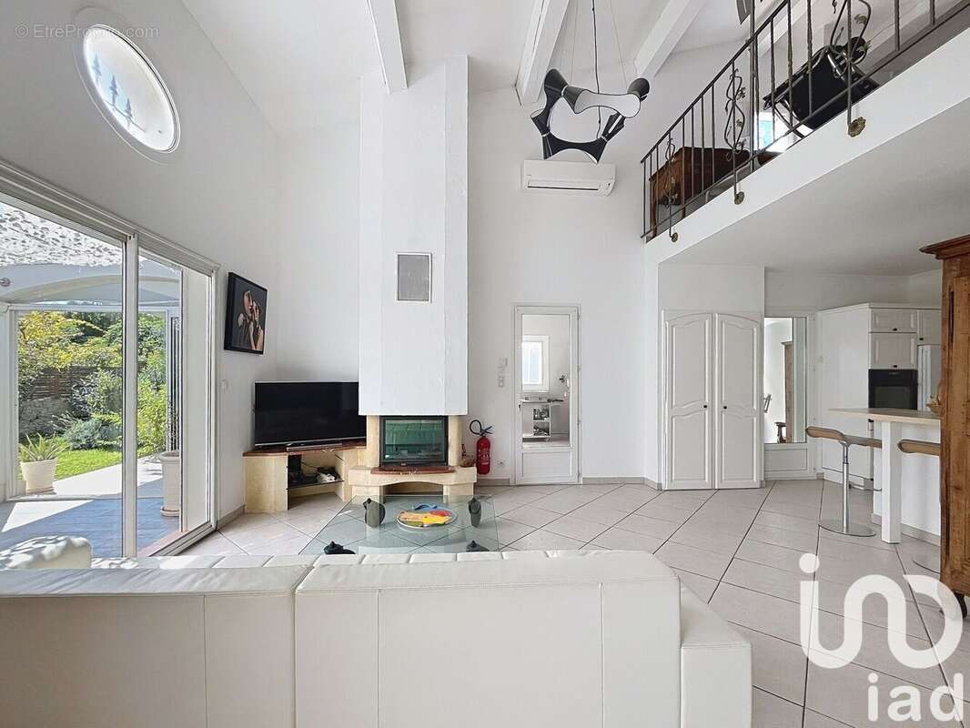 Photo 2 - Maison à LE CASTELLET