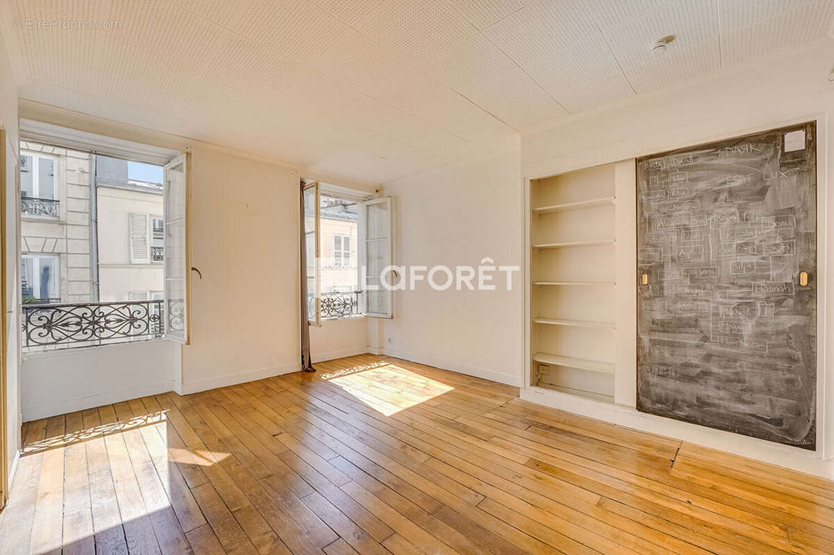 Appartement à PARIS-14E